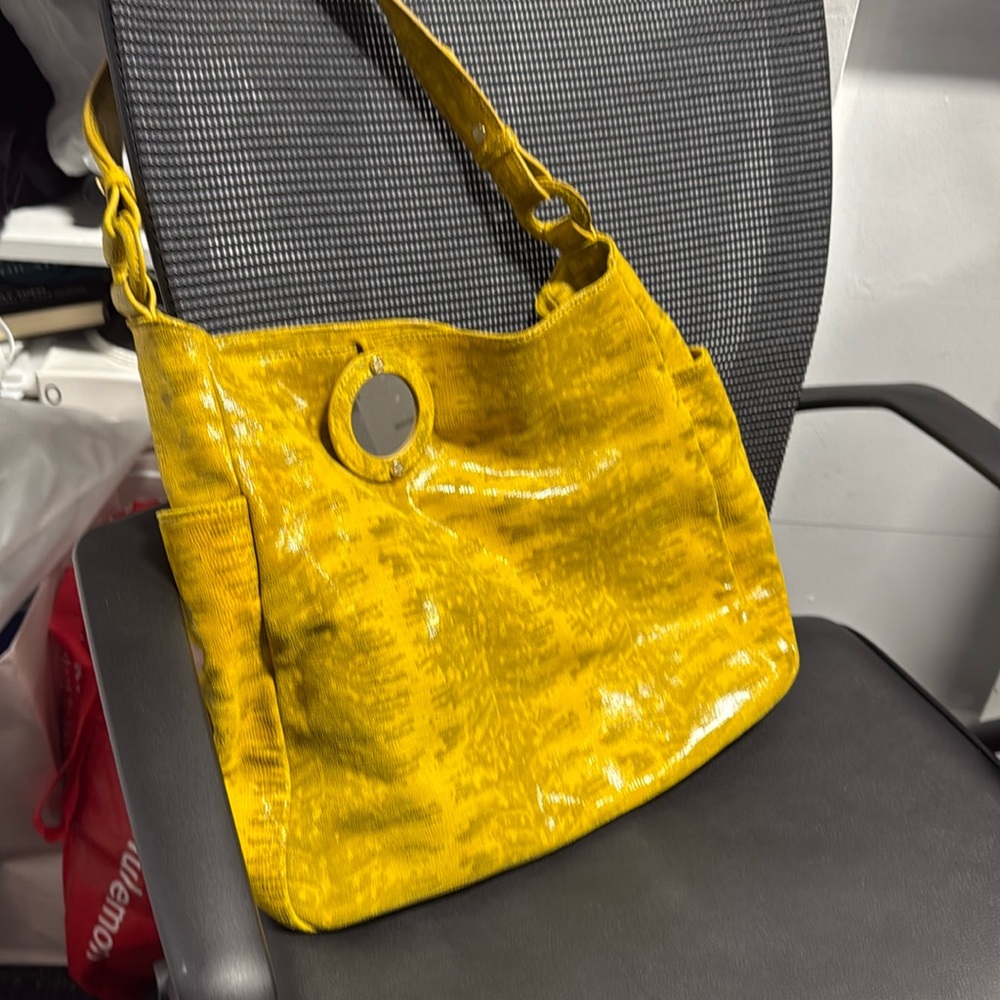 Beautiful pre love Tory Burch hobo bag